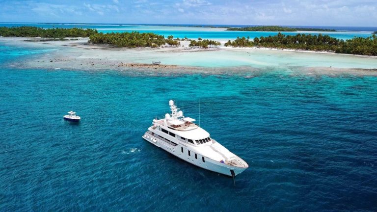What to Expect on a Crewed Yacht Charter in the Caribbean & Bahamas